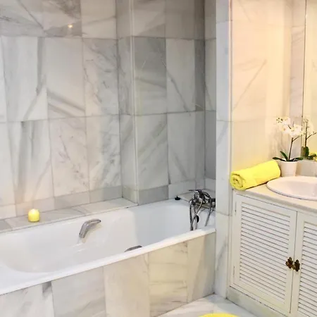Frontline Sea In The Center Of Puerto Banus-acces To The Beach * Marbella